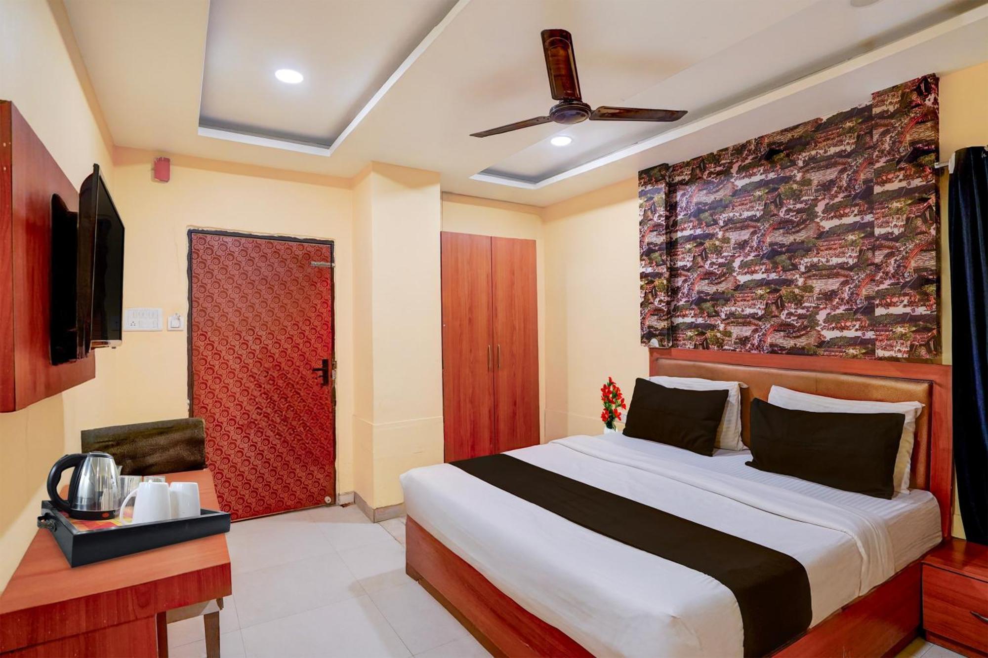 Super Oyo Collection O Bhu Road Varanasi Formerly Hotel Swarna Banquet — Photos 1